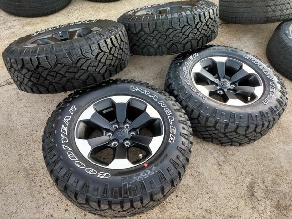 Goodyear wrangler duratrac 275/70r18 set of 4 for Sale in Gilbert, AZ