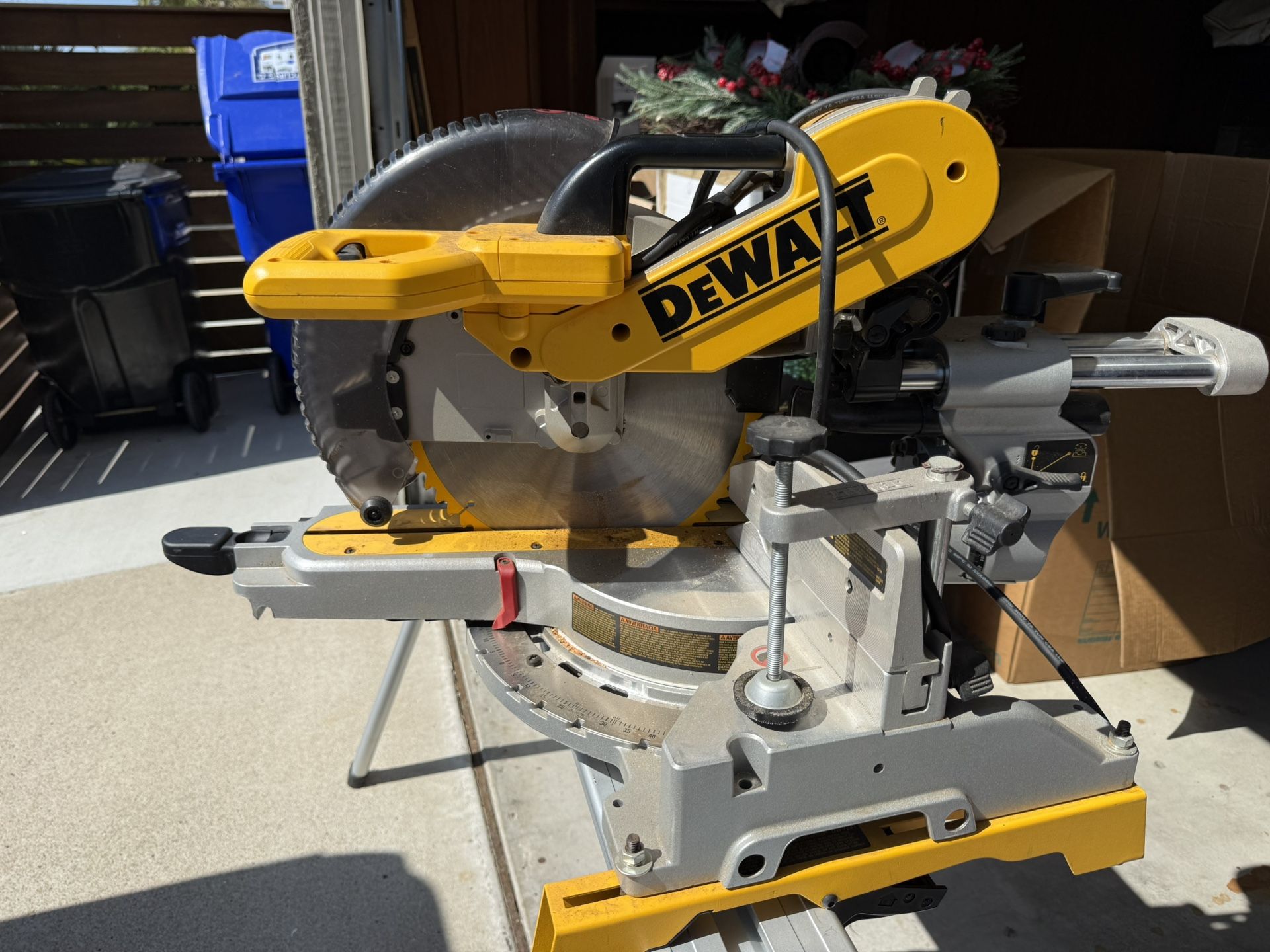 Dewalt 12” Sliding Compound Miter Saw With Stand