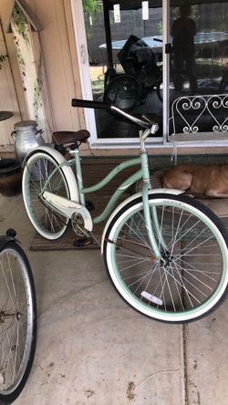 Huffy Cranbrook Women's Cruiser Bike