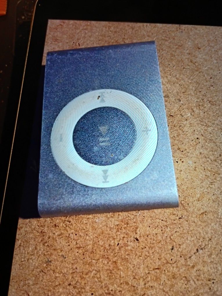 APPLE IPOD SHUFFLE 4TH GENERATION 2GB GRAY MP3 PLAYER. SOLD AS IS