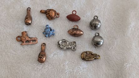 vintage sports team cracker jack charms