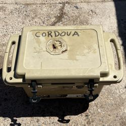 Cabela's Polar Cap Equalizer 40-Quart Cooler