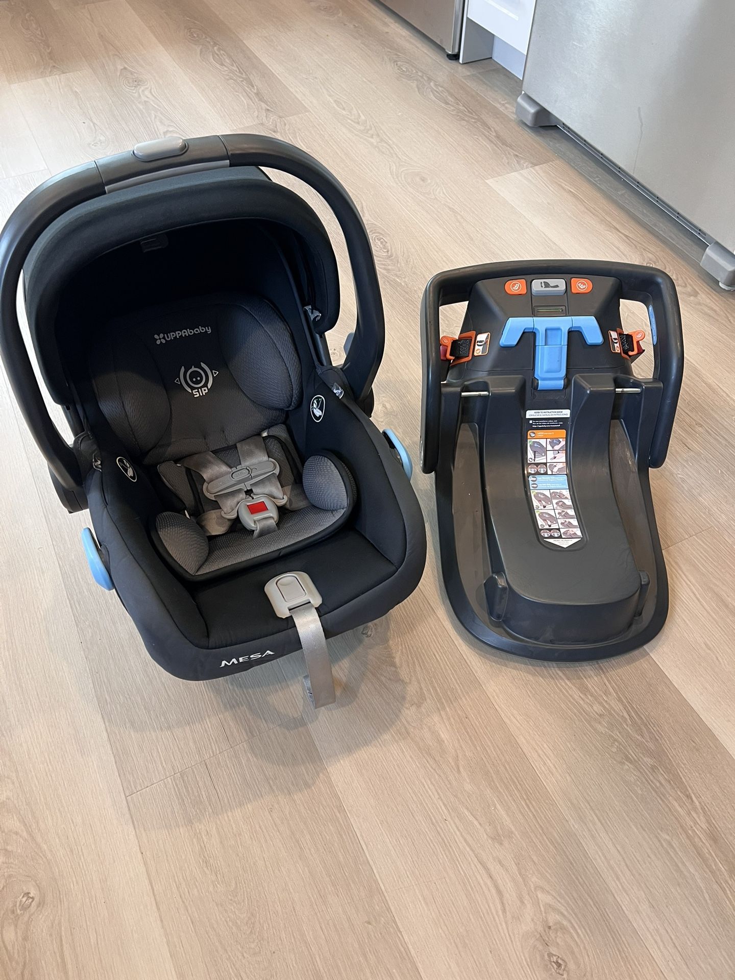 UPPABaby Mesa V2 Infant Car seat W/ Base, Black