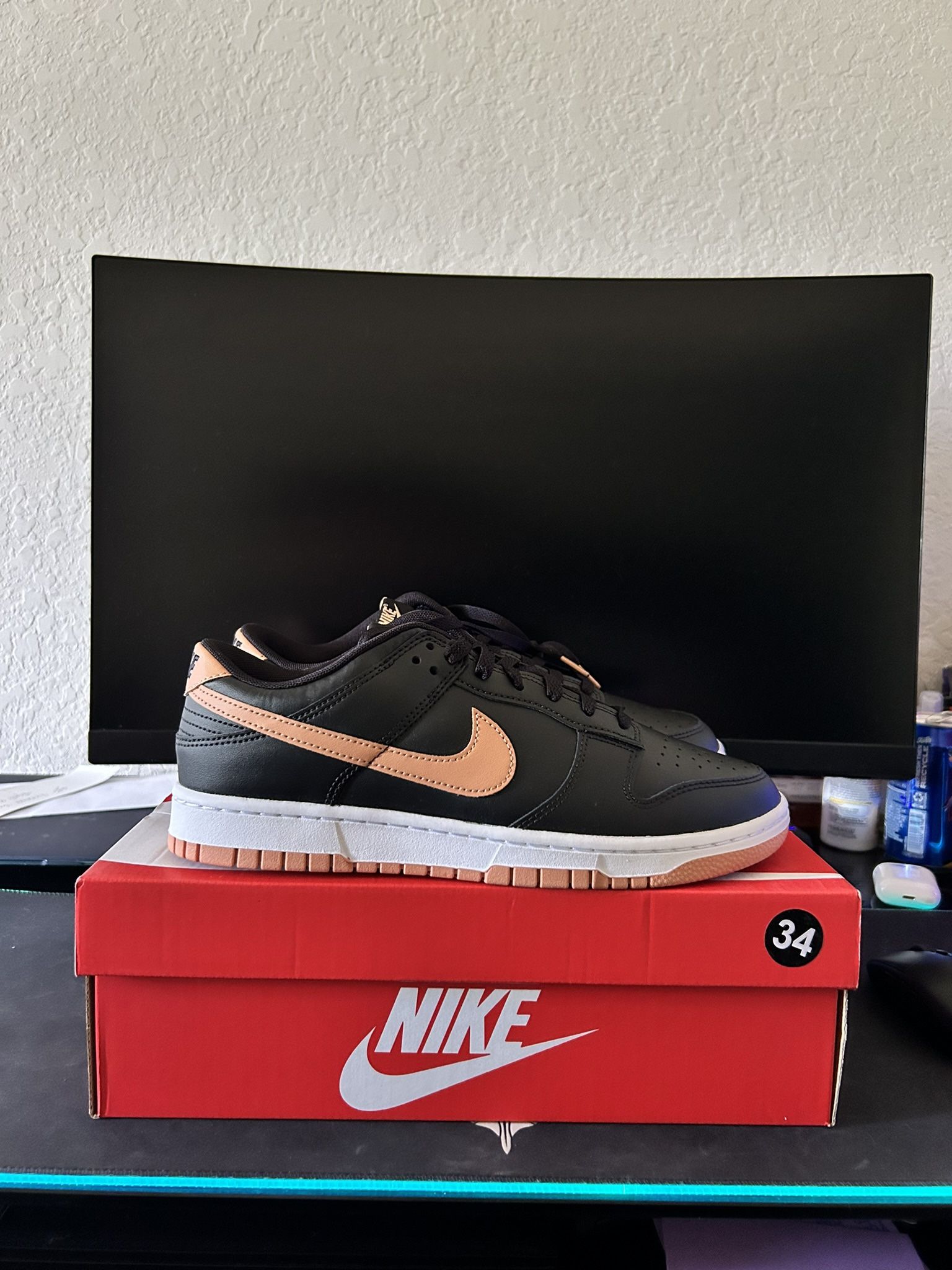 Nike Dunk Lows Size 9 Mens