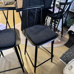 4 Counter Height Bar Stools w/ Cushions 