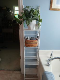 Four shelves wire stand