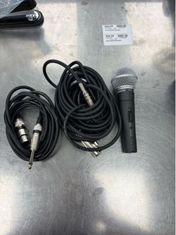 Shure mic with auxs included
