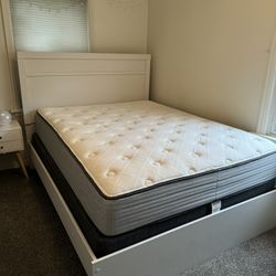 Panel bed, mattress, and boxspring