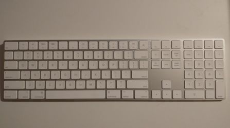 Apple keyboard with number keypad, model A1843, internal rechargeable battery 