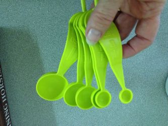 Tupperware green measuring spoons
