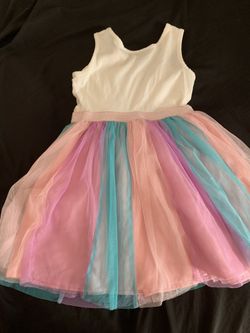 Vestido arcoiris para niña muy bonito