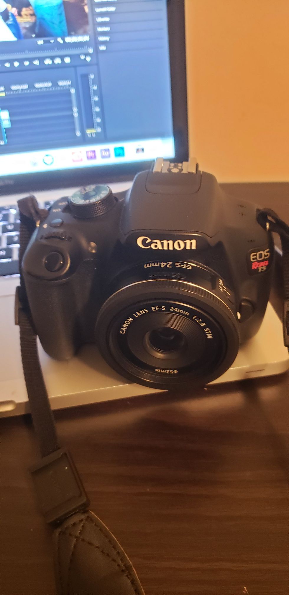 Canon Rebel T5 w 24mm Lense, Flash and Carrying Bag