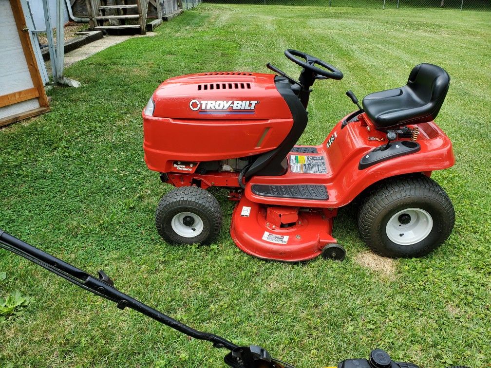 Troy-bilt Super Bronco riding mower new engine