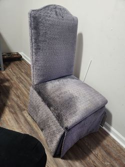Armless accent chair