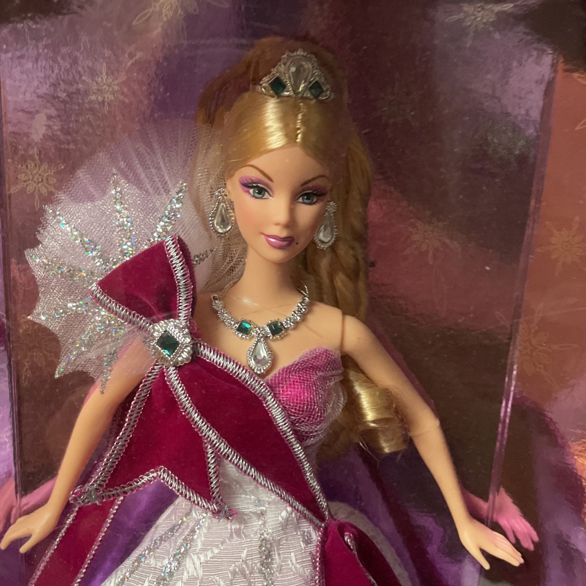 2005 Holiday Barbie By Bob Mackie for Sale in Gig Harbor, WA - OfferUp