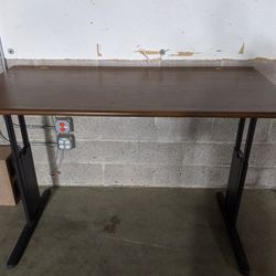 Crank Height Adjustable Desk 