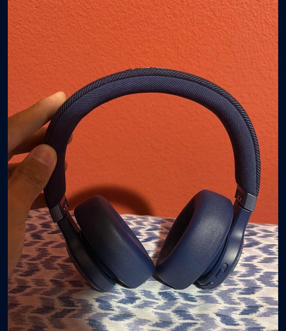 JBL 770 NC headphones