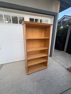 Traditional 5 shelf book case