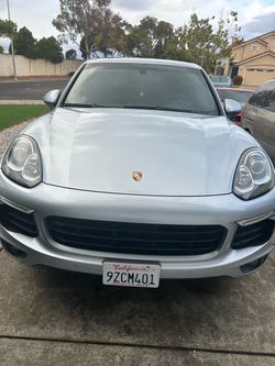2016Porsche cayenne s hybrid silver exterior black interior in excellent condition no issues