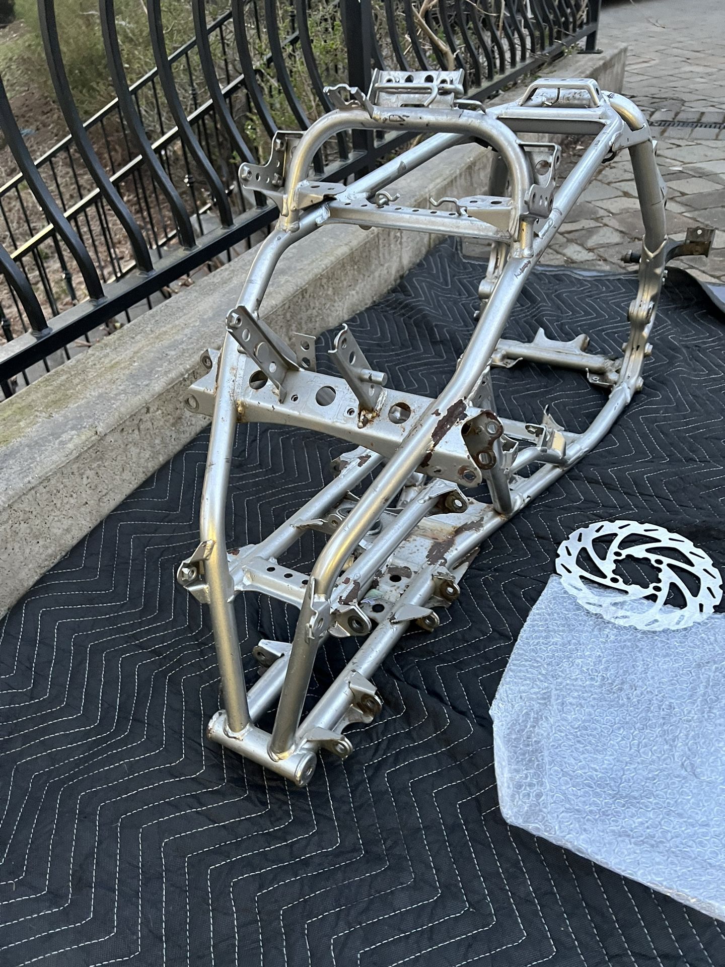 Yfz 450 Frame with sprocket