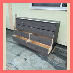Dresser/ Eight drawers dresser