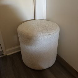KINWELL Boucle Ottoman – Like New