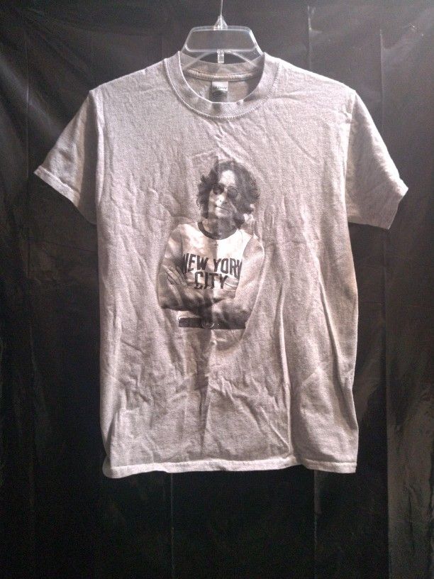 Unisex T-SHIRT John Lennon Arms Crossed Photo Gray Graphic Tee Shirt. Size Small.