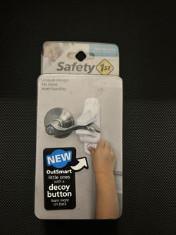Safety 1st White OutSmart Lever Lock With Decoy Button