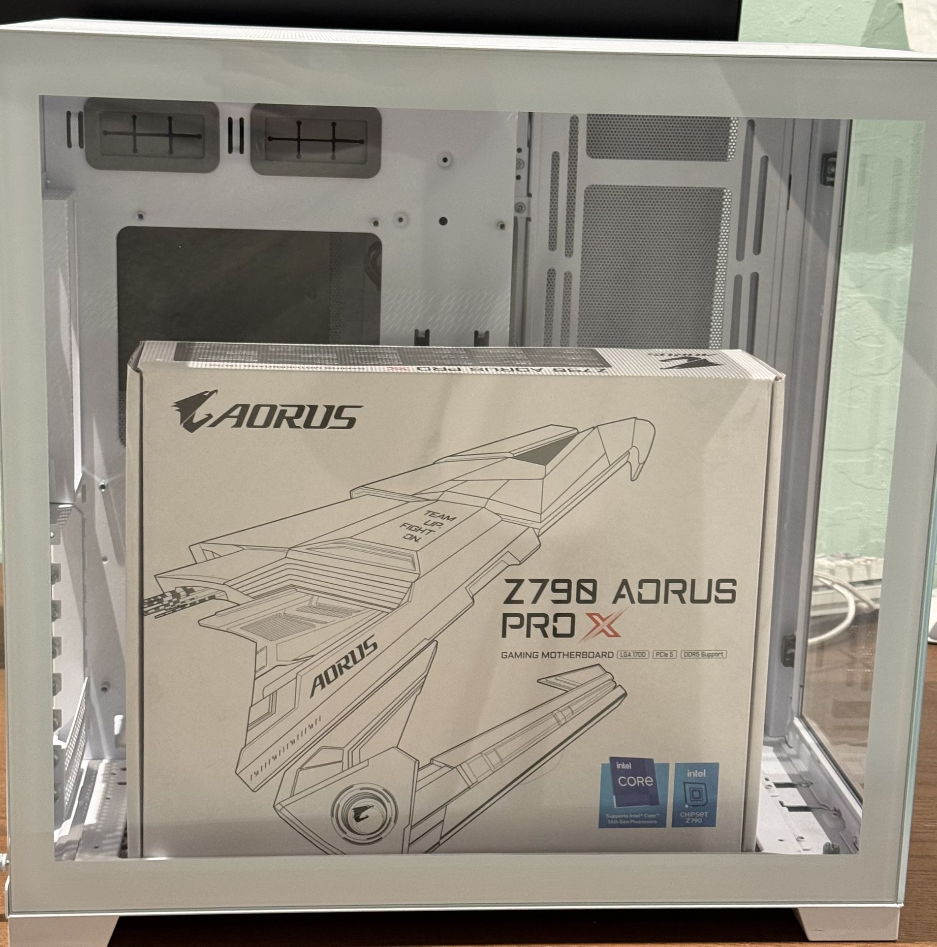 GIGABYTE Z790 AORUS PRO X INTEL 14th/13th GEN DDR5 WIFI 7 MOTHERBOARD PLUS LIAN LI O11 DYNAMIC EVO