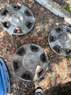 95 Oem Toyota Tacoma hub caps.
