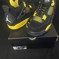 Jordan Retro 4 Thunder