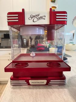 Snow cone machine