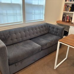 Couch - Pull Out Bed 