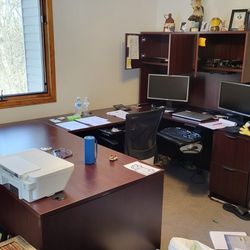 $275 - Full Size Desk & Hutch