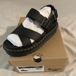 Dr. Martens Women’s Voss II 