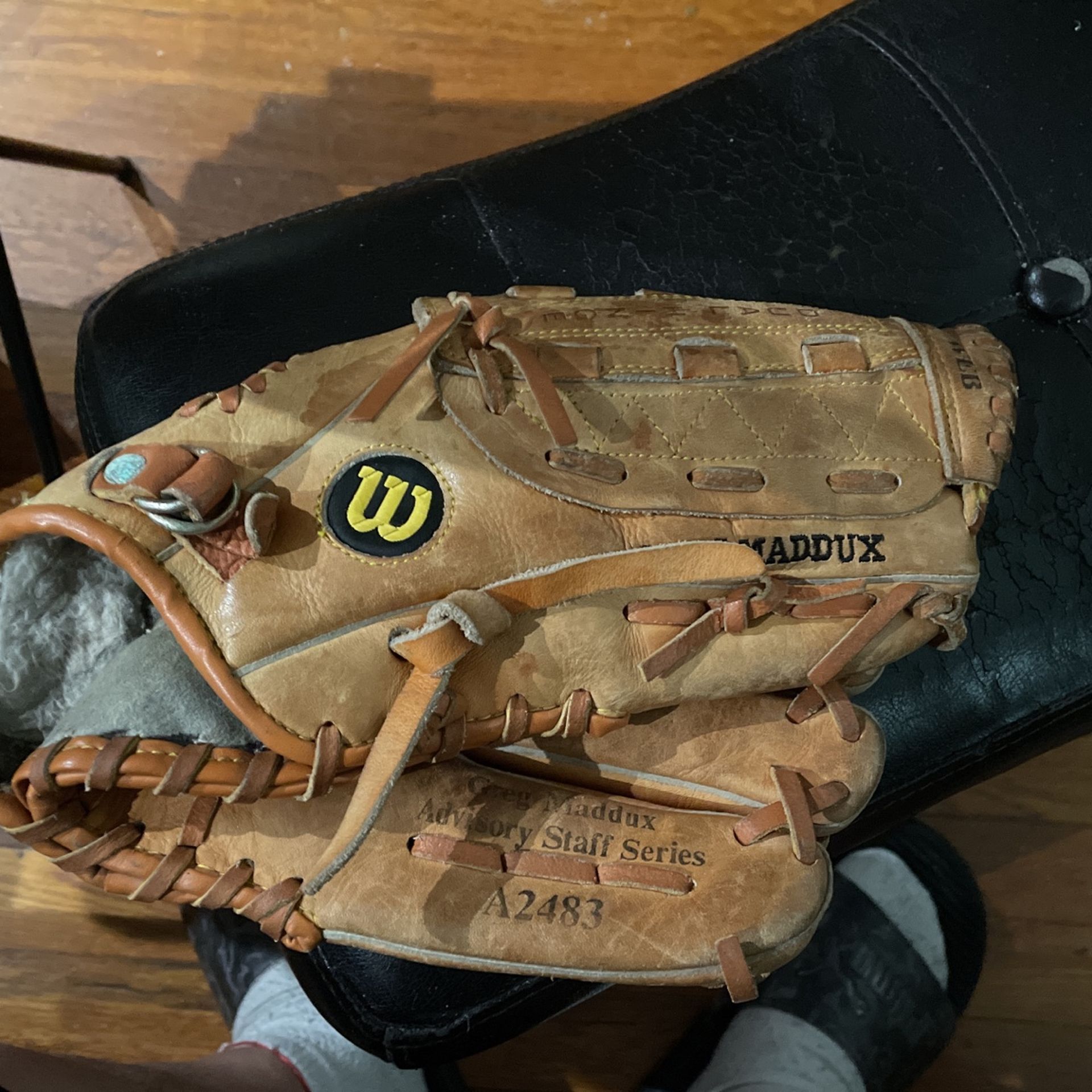 Wilson Greg Maddux Base Ball Glove 11 Inches In Good Condiction