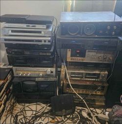 (PLEASE READ DESCRIPTION!) Vintage & Modern Electronics Lot (SELLING FOR PARTS/REPAIRS)