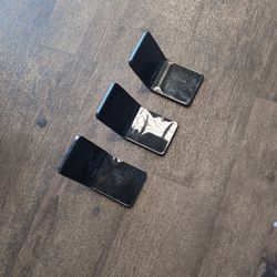 $30 Galaxy Flip 4 Phones Broken Screens