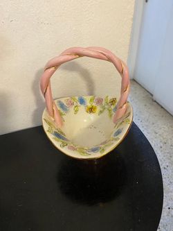 CESTA ANTIGUA DE PORCELANA FILETEADA