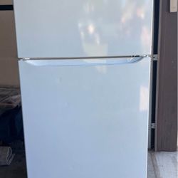 LG Top Freezer Refrigerator (white)