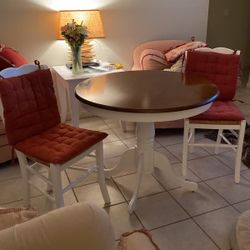 table with 2 chairs 