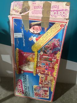 Vintage Barbie plaza