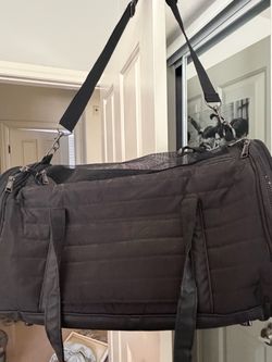 Animal carrier with Shoulder Strap