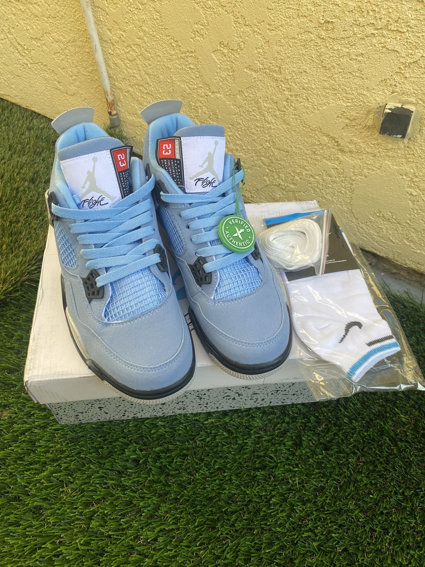 Jordan 4 University Blue