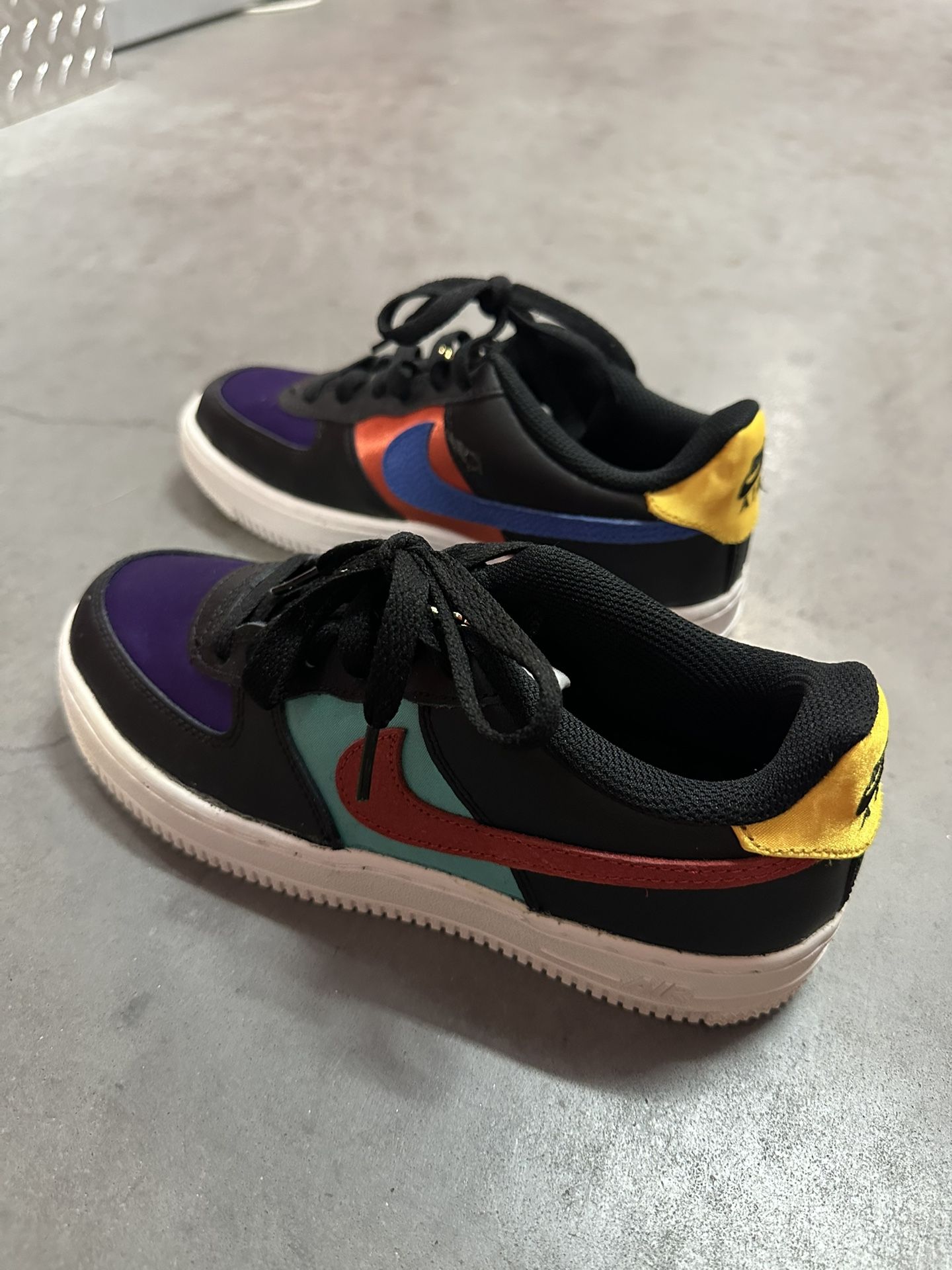 NBA x Nike Air Force 1 Low LV8 NBA x WNBA Size 5Y