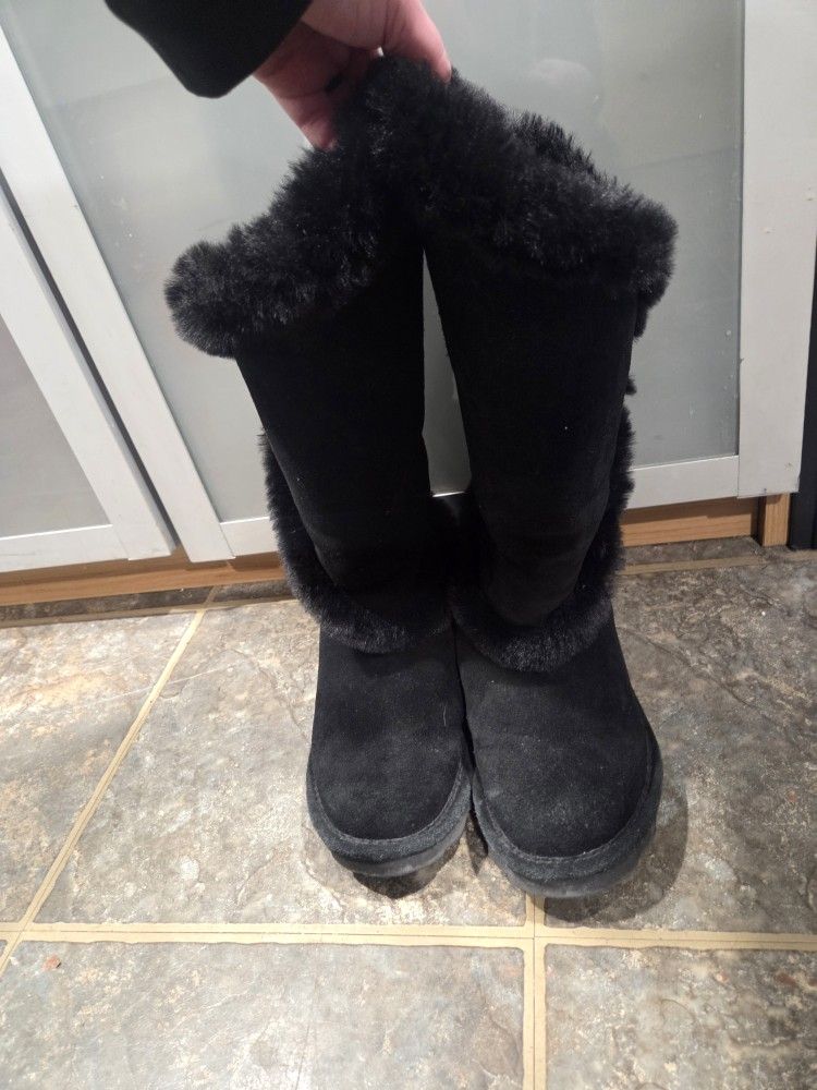 Bearpaw Womens Boots Size 9