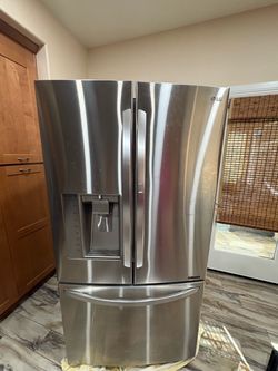 LG refrigerator free 99(needs new compressor/not working)