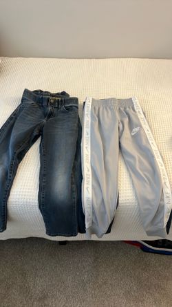 Boys size 7/8 medium.