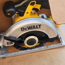Dewalt Saw 20v