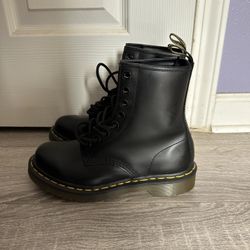 Women’s Size 6 Dr.Martens Boots